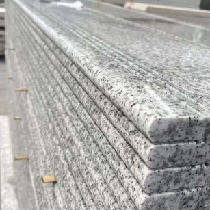 新疆芝麻白楼梯踏步 花岗岩楼梯板材