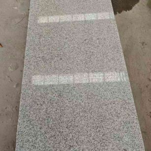 新疆芝麻白光面毛板