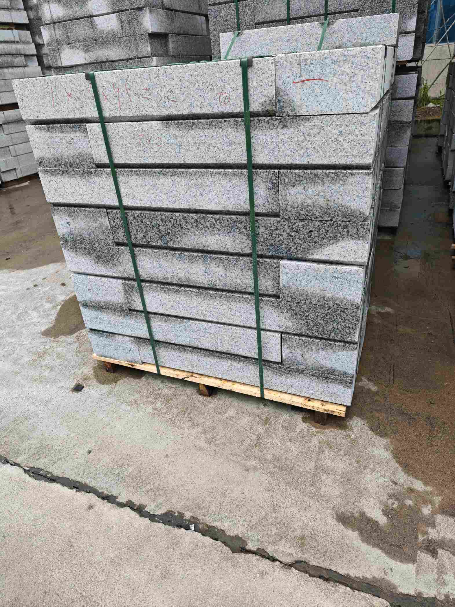 新疆芙蓉白路牙石，马路牙子