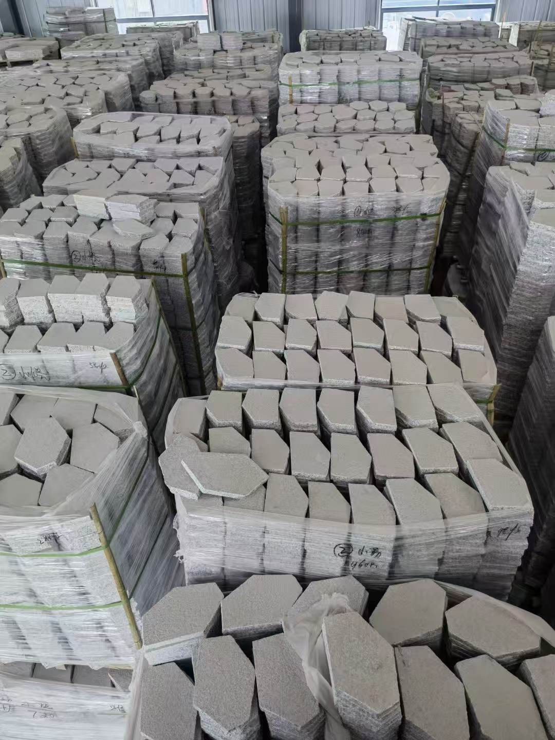 新疆芝麻白石材冰裂纹，碎拼。