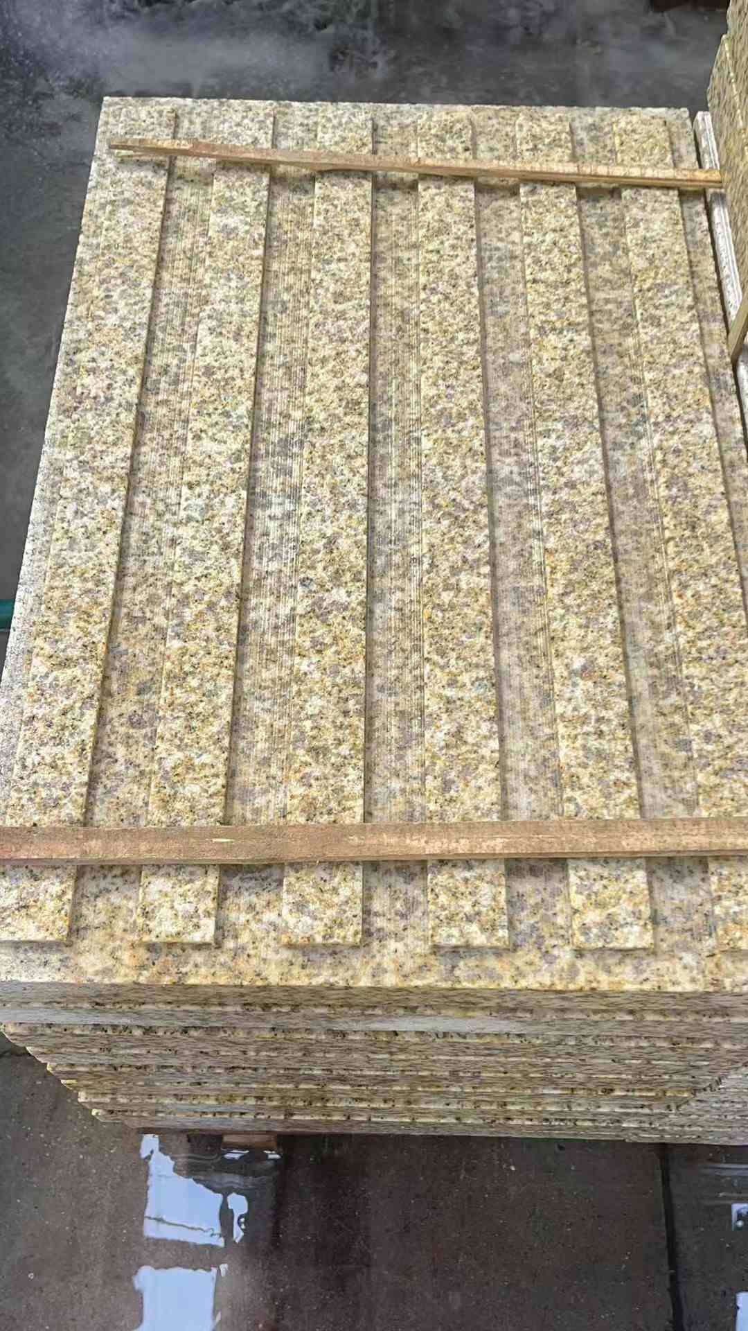 新疆黄金麻盲道 石材盲道