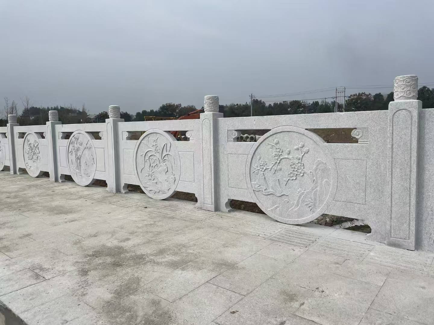 新疆芝麻白河道栏杆 石材栏杆